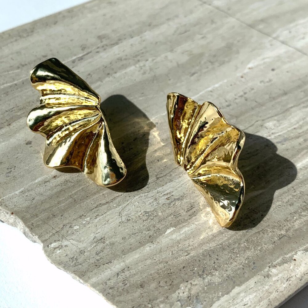 NEW~ Anthropologie Amber Sceats "Luca" Wavy Gold Wings Earrings - Picture 10 of 13